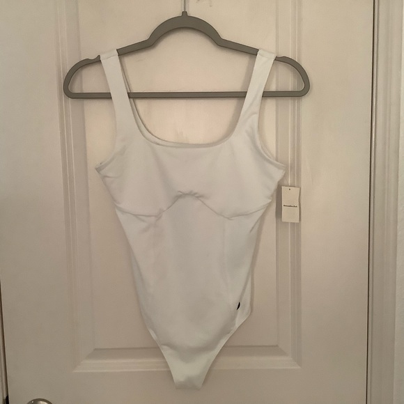 NWT New Abercrombie & Fitch bodysuit Size M, Color white - Picture 4 of 11